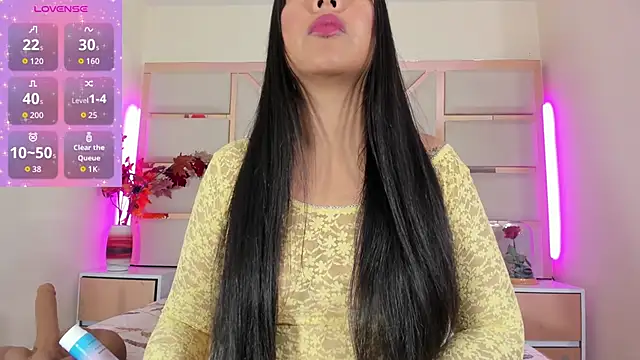 luna maisonn online show from June 19, 2026, 1:06 pm