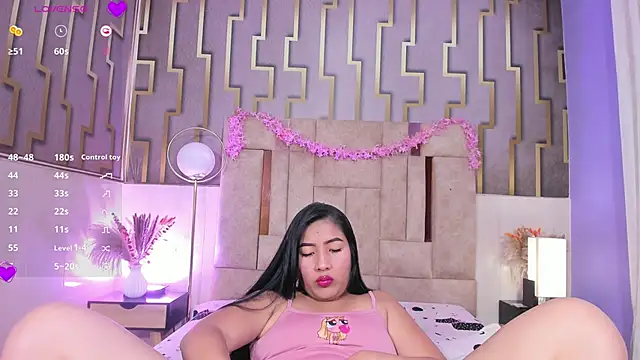 luna maisonn online show from February 6, 2026, 4:19 am