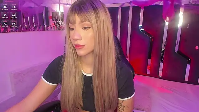 Snapshot of ZharaLux chatting on October 22, 2025, 12:15 pm ZharaLux online show from October 22, 2025, 12:15 pm