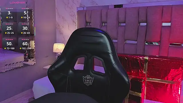 ZharaLux online show from December 18, 2025, 1:04 pm