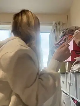 Snapshot of Angelloverxo chatting on December 5, 2025, 3:43 pm Angelloverxo online show from December 5, 2025, 3:43 pm