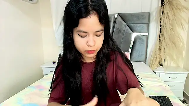 MiniLove 01 online show from April 25, 2026, 12:08 pm