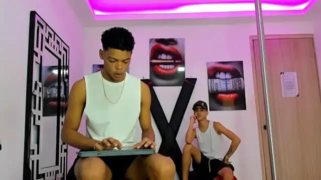 PRETTY FEM online show from November 1, 2025, 1:27 pm