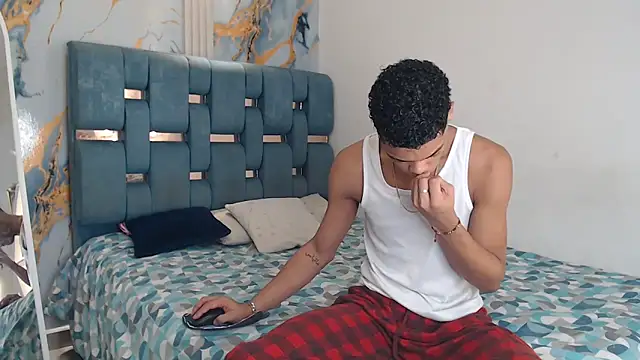 PRETTY FEM online show from April 5, 2026, 6:36 pm