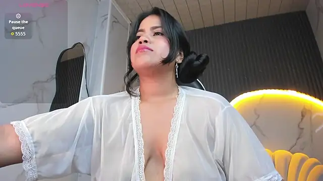 Snapshot of Victoria_b_ chatting on October 30, 2025, 8:01 am Victoria b online show from October 30, 2025, 8:01 am