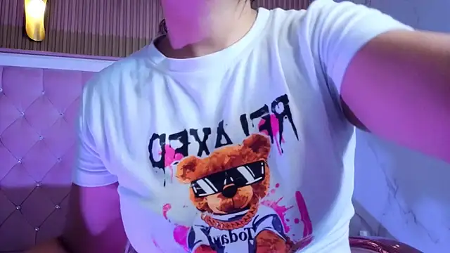 Snapshot of Victoria_b_ chatting on October 25, 2025, 8:20 pm Victoria b online show from October 25, 2025, 8:20 pm