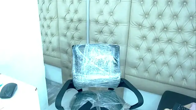 JessicaHott01 online show from January 15, 2026, 1:14 pm