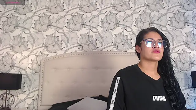 Luna Noire1 online show from April 18, 2026, 3:53 am