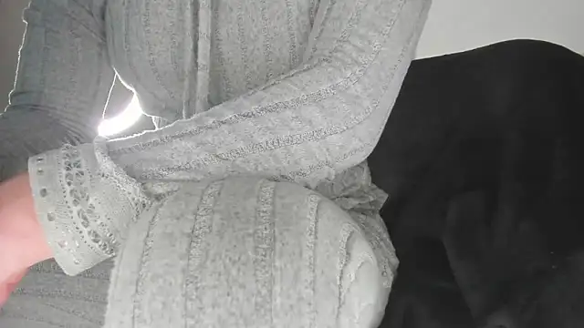 mila dash online show from November 25, 2025, 1:28 am