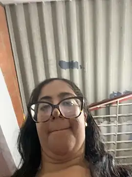 Snapshot of Jessyivonne chatting on November 1, 2025, 5:47 am Jessyivonne online show from November 1, 2025, 5:47 am