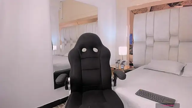 REINA ADAHARA online show from March 26, 2026, 3:38 am