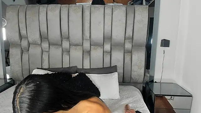 REINA ADAHARA online show from March 17, 2026, 3:42 am