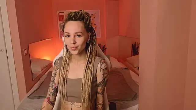 Snapshot of MiaGraham1 chatting on November 10, 2025, 7:08 pm MiaGraham1 online show from November 10, 2025, 7:08 pm