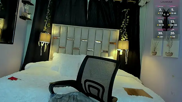 melody-rouss online show from November 3, 2025, 3:01 am