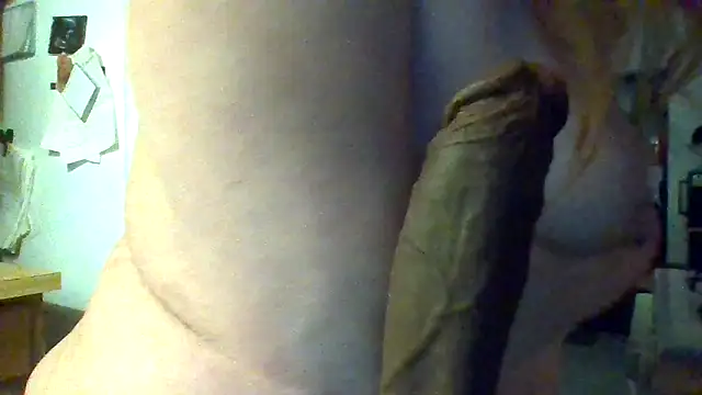 Snapshot of ScrawburryBBW chatting on October 27, 2025, 9:10 am ScrawburryBBW online show from October 27, 2025, 9:10 am