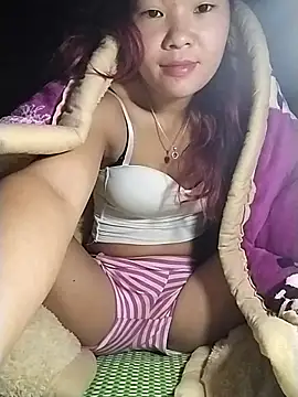 Snapshot of lylylove chatting on November 17, 2025, 11:31 pm lylylove online show from November 17, 2025, 11:31 pm