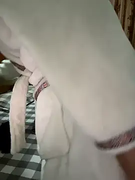 xiiuuff18 online show from April 1, 2026, 1:41 pm