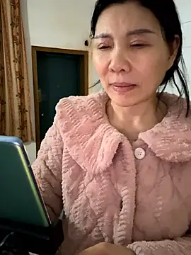 xiiuuff18 online show from March 23, 2026, 1:11 pm