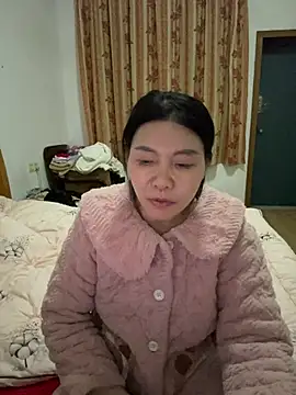 xiiuuff18 online show from March 6, 2026, 12:33 pm