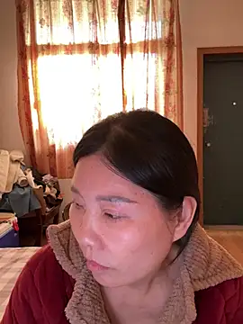 xiiuuff18 online show from February 2, 2026, 8:02 am