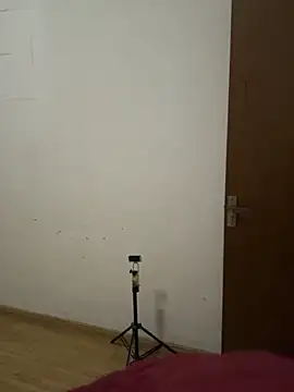 xiiuuff18 online show from February 7, 2026, 12:07 am