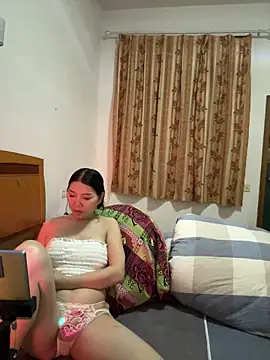 Snapshot of xiiuuff18 chatting on November 16, 2025, 12:43 pm xiiuuff18 online show from November 16, 2025, 12:43 pm