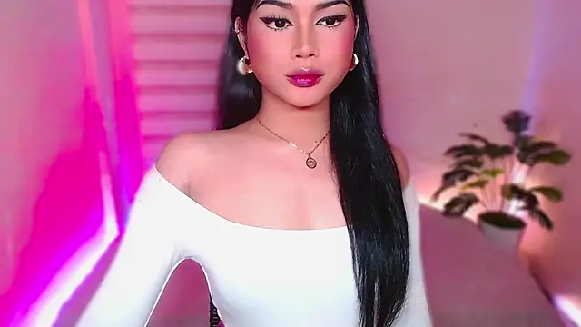 Snapshot of MissRumi_Hunter chatting on May 20, 2026, 10:40 pm MissRumi Hunter online show from May 20, 2026, 10:40 pm