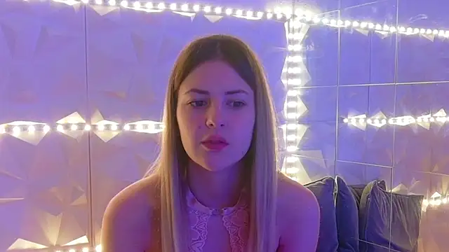 Snapshot of Aishha_ chatting on December 15, 2025, 5:35 am Aishha online show from December 15, 2025, 5:35 am