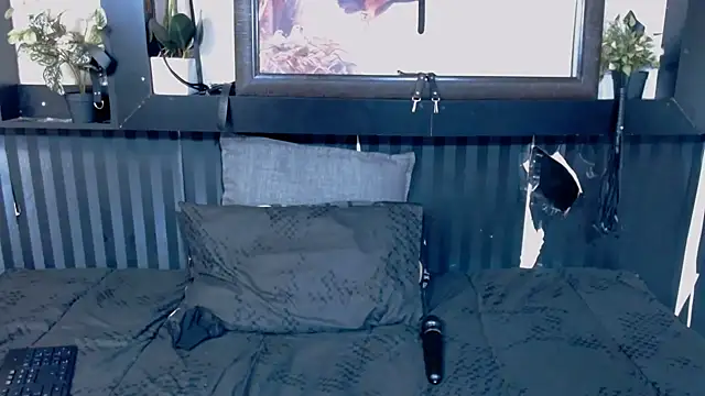 DarkQueen25x online show from November 11, 2025, 10:26 pm