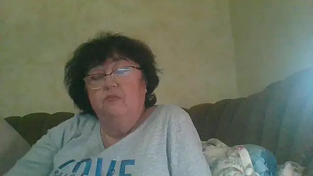 Snapshot of MilaSky5303 chatting on December 4, 2025, 1:10 pm MilaSky5303 online show from December 4, 2025, 1:10 pm