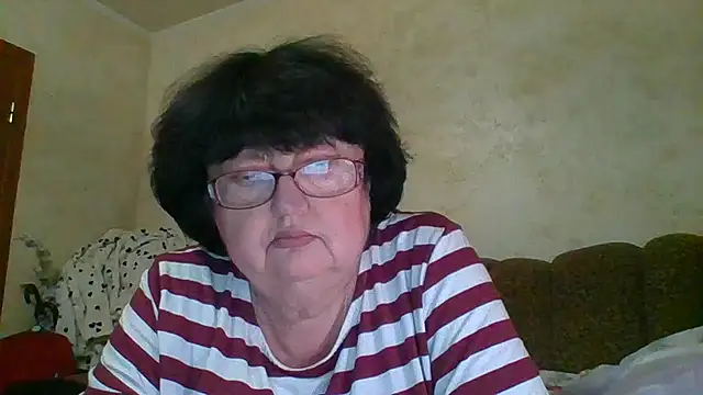 Snapshot of MilaSky5303 chatting on November 17, 2025, 2:54 pm MilaSky5303 online show from November 17, 2025, 2:54 pm