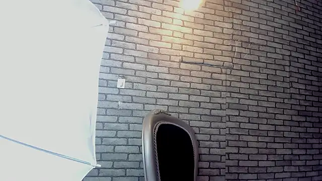 Snapshot of Briana_24 chatting on December 13, 2025, 8:04 pm Briana 24 online show from December 13, 2025, 8:04 pm