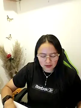 Snapshot of Daliz_Leon chatting on October 3, 2025, 2:37 am Daliz Leon online show from October 3, 2025, 2:37 am