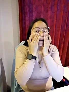 Snapshot of Daliz_Leon chatting on November 5, 2025, 10:35 pm Daliz Leon online show from November 5, 2025, 10:35 pm