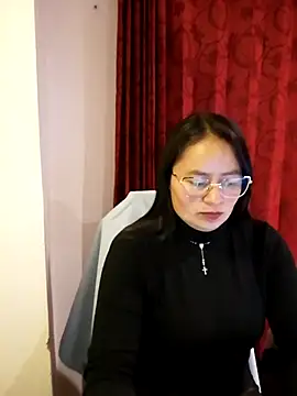 Snapshot of Daliz_Leon chatting on November 25, 2025, 1:17 am Daliz Leon online show from November 25, 2025, 1:17 am