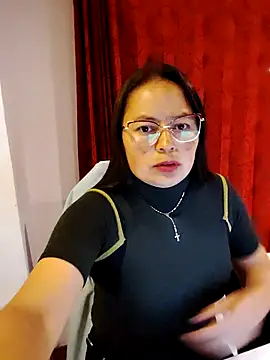 Snapshot of Daliz_Leon chatting on November 11, 2025, 11:31 pm Daliz Leon online show from November 11, 2025, 11:31 pm