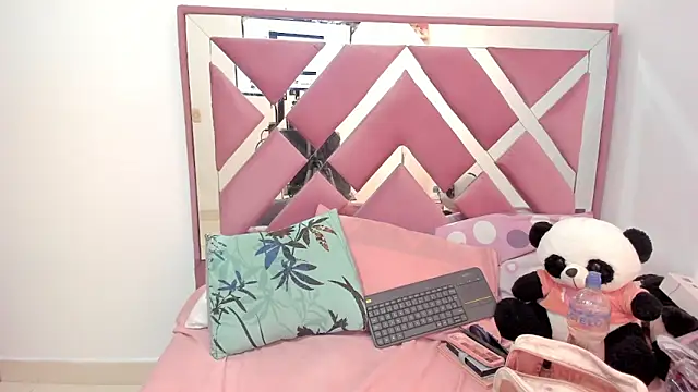 bellalumi online show from February 19, 2026, 4:31 am