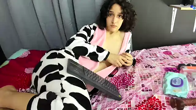 Snapshot of TeensNews18 chatting on December 13, 2025, 8:04 pm TeensNews18 online show from December 13, 2025, 8:04 pm