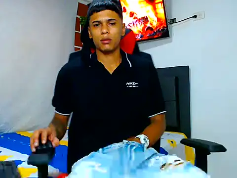 Snapshot of cristian_tayron1 chatting on June 2, 2026, 7:30 am cristian tayron1 online show from June 2, 2026, 7:30 am