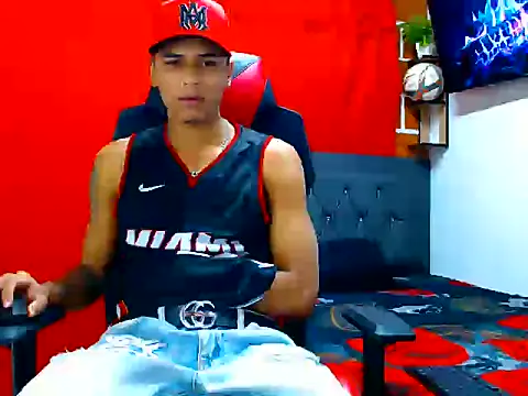 Snapshot of cristian_tayron1 chatting on July 6, 2026, 6:20 am cristian tayron1 online show from July 6, 2026, 6:20 am