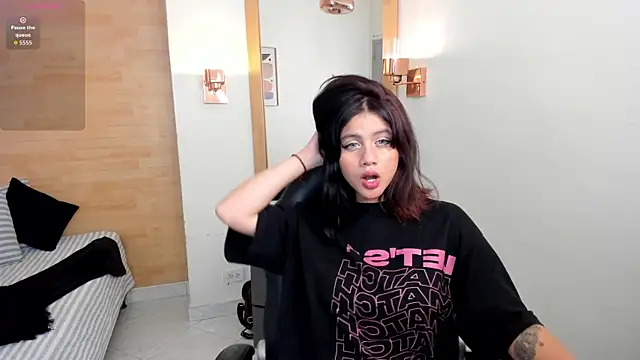 Snapshot of Julieth_brown_ chatting on September 14, 2025, 12:27 pm Julieth brown online show from September 14, 2025, 12:27 pm