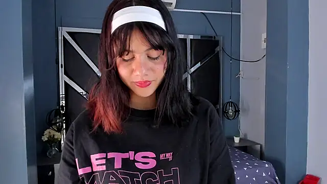 Snapshot of Julieth_brown_ chatting on October 8, 2025, 7:47 pm Julieth brown online show from October 8, 2025, 7:47 pm