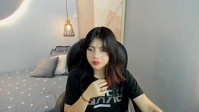 Snapshot of Julieth_brown_ chatting on October 18, 2025, 8:00 pm Julieth brown online show from October 18, 2025, 8:00 pm