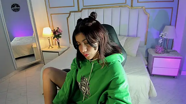 Snapshot of Julieth_brown_ chatting on September 8, 2025, 6:40 pm Julieth brown online show from September 8, 2025, 6:40 pm