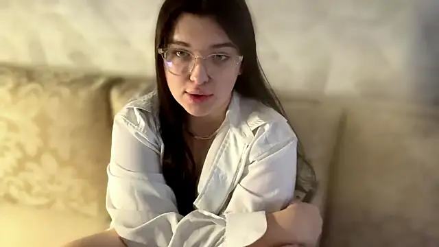 Snapshot of CarylWeatherholtz chatting on October 9, 2025, 1:44 pm CarylWeatherholtz online show from October 9, 2025, 1:44 pm