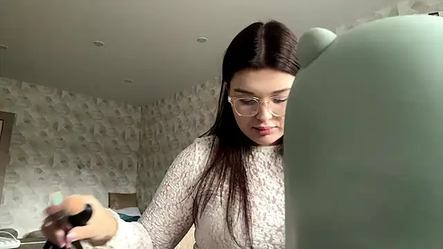 Snapshot of CarylWeatherholtz chatting on September 28, 2025, 11:06 am CarylWeatherholtz online show from September 28, 2025, 11:06 am