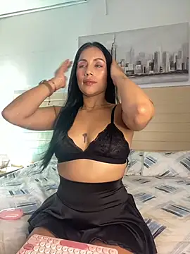 GabiHills online show from November 6, 2025, 7:18 pm