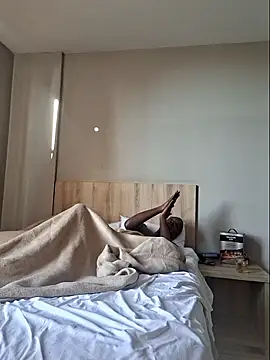 RAWFREAKYVERSE online show from January 7, 2026, 4:39 am