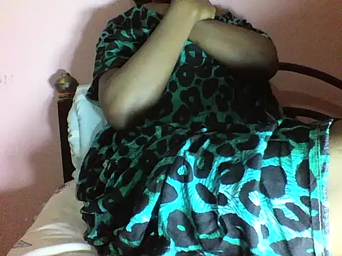 Snapshot of Moongodessy chatting on November 12, 2025, 3:32 am Moongodessy online show from November 12, 2025, 3:32 am