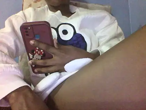 Snapshot of Moongodessy chatting on December 22, 2025, 8:42 pm Moongodessy online show from December 22, 2025, 8:42 pm